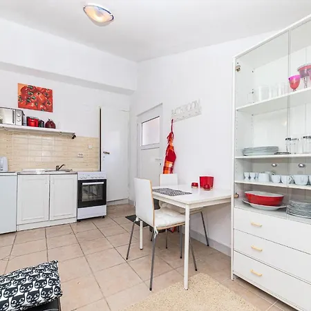 Апартаменты Gorgeous In With Kitchen *